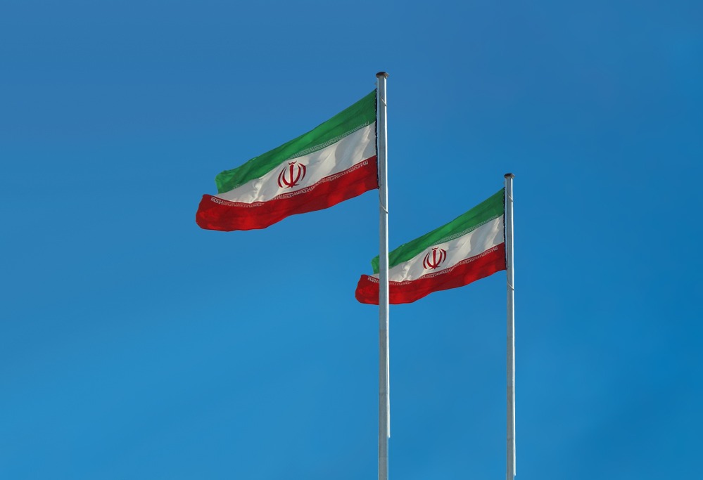 دکل پرچم 18 متری نصب شده در استادیوم